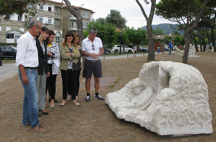O Concello de Nigrán inaugura a exposición ‘D´Pedra’ no paseo de Praia América con 16 esculturas realizadas na escola de cantería da Deputación