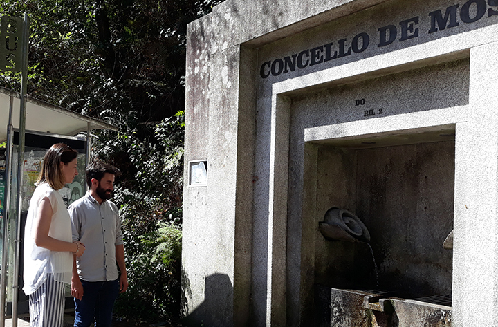 Os socialistas de Mos reclaman o mantemento da fonte máis transitada do concello