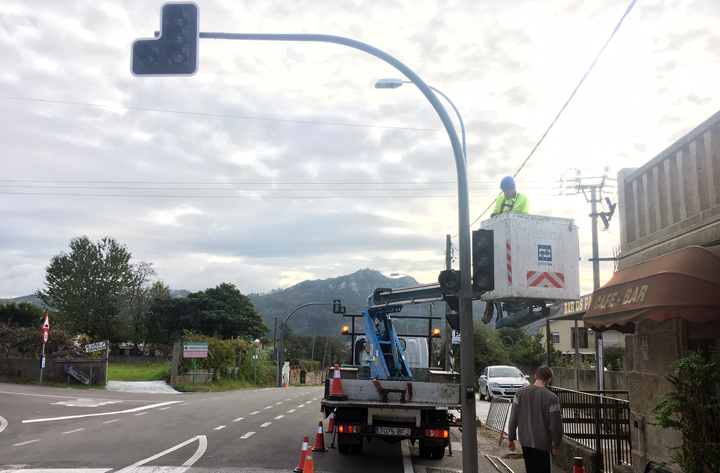 O Concello de Nigrán instala no cruce da rúa dos Pazos con Baleazas os semáforos anulados pola rotonda da estrada a Ramallosa-Gondomar