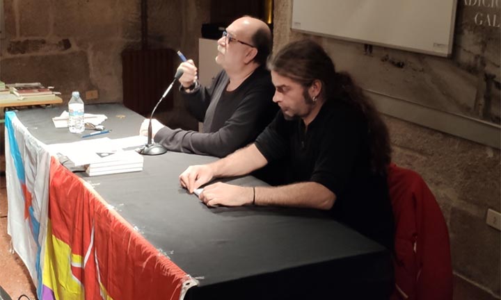 O profesor Carlos Taibo imparte maxisterio en Redondela