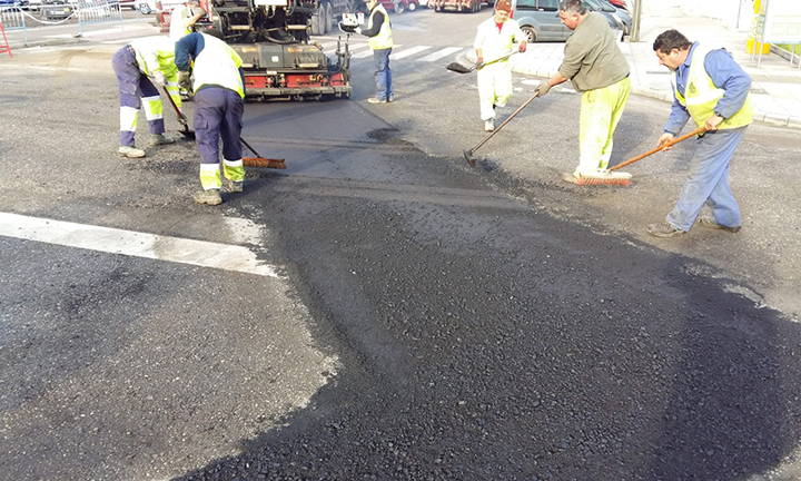 Remataron as actuacións de emerxencia para solucionar afundimentos rexistrados no firme na N550 e na rúa Compostela