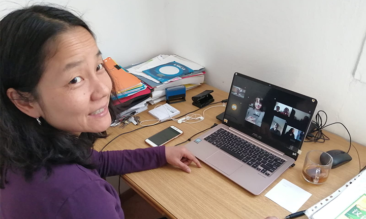 Unha profesora de chinés imparte por videoconferencia a 30 alumnos e alumnas un curso organizado pola OMIX de Tomiño