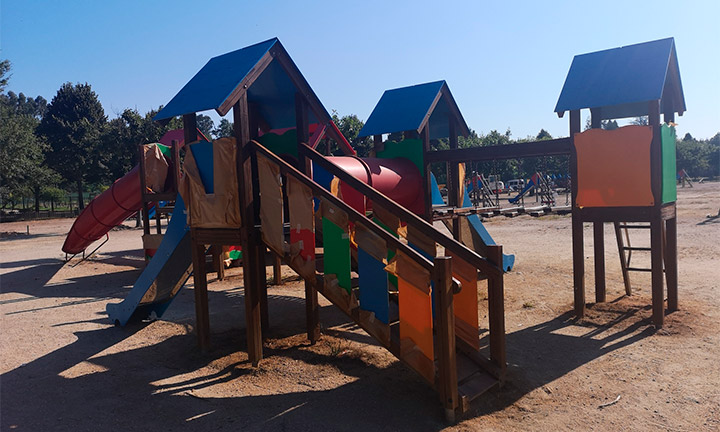 O concello  de Salvaterra de Miño restaura  e amplía o espazo de recreo infantil do parque de a Canuda
