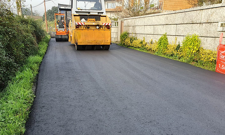 O Concello do Porriño pavimenta o camiño municipal de Centeans