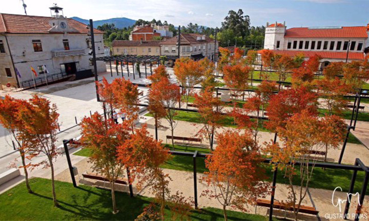 Tomiño conta xa con WIFI de balde na praza do Seixo