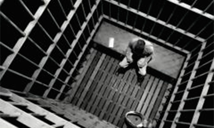 Acacia paid a abolición do isolamento nas prisións