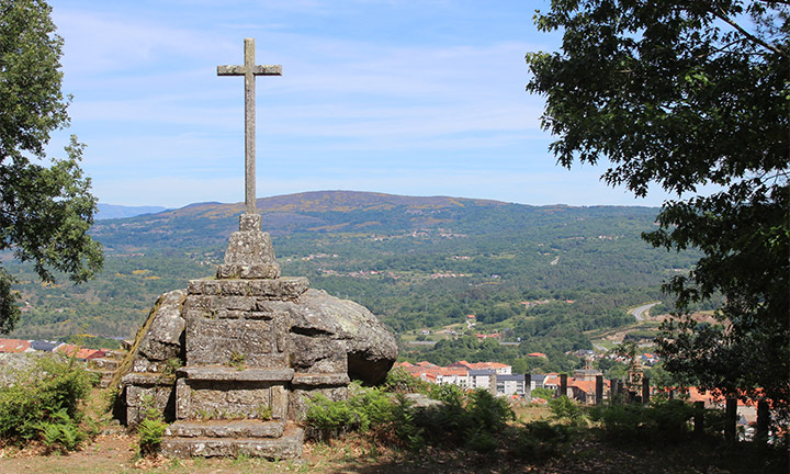 A memoria do país pide a retirada da cruz falanxista de Celanova