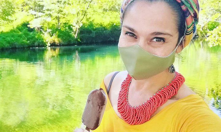 Elena Rodríguez responsable dos locais Deilán Praia en Vilaboa, e  Ponte Caldelas Praia