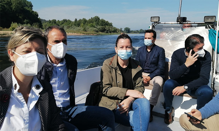Municipios raianos percorren en barco o río Miño internacional