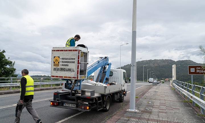 Tomiño renova 217 puntos de luz para reducir o consumo eléctrico, co apoio da Deputación e do IDAE