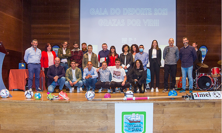 O  Concello de Bueu homenaxea ás e aos mellores deportistas c clubs da vila