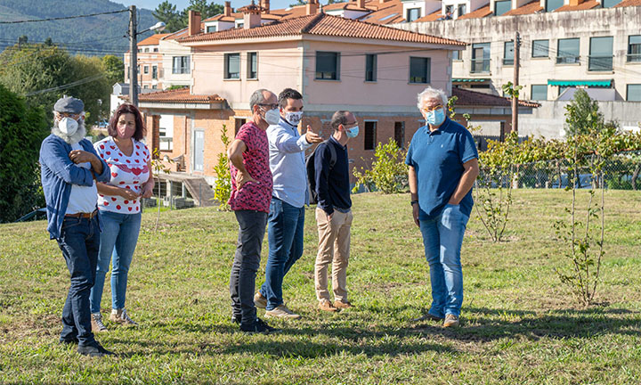 O xurado do programa ‘Vilas en Flor’ visita Tomiño para coñecer os avances en materia medioambiental