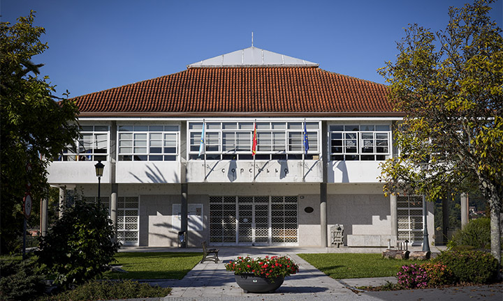 A Casa Consistorial e a Escola Municipal de Música de Mondariz, en proceso de rehabilitación enerxética con fondos europeos