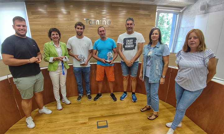 Tomiño recoñece os logros dos piragüistas Manuel Ochoa e Emilio Rodríguez