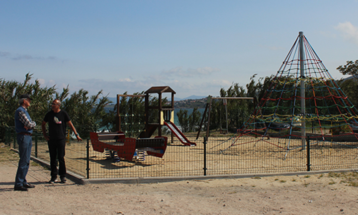 O concello de Nigrán estrea un parque infantil renovado en Patos