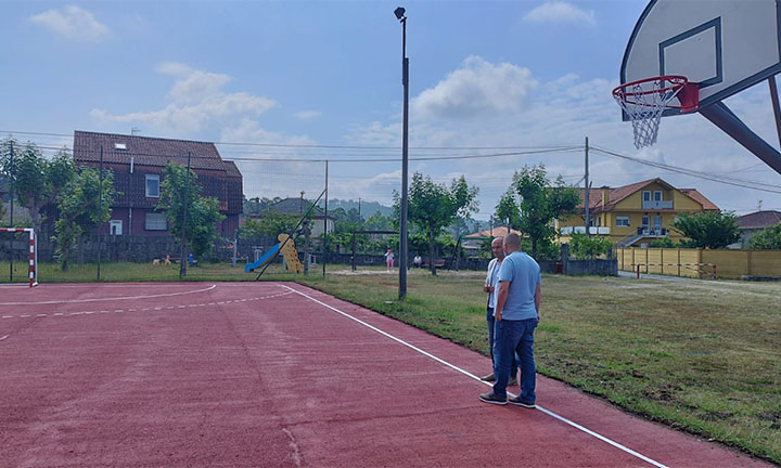 O Porriño avanza na mellora dos parques infantís