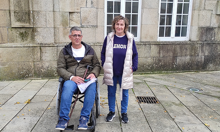 Concentración na praza do Concello de Arbo para esixir unha inmediata solución ás inundacións que, desde máis de 5 meses, sofre todos os días a vivenda dun matrimonio da localidade, por mor dunhas obras que está a realizar o concello