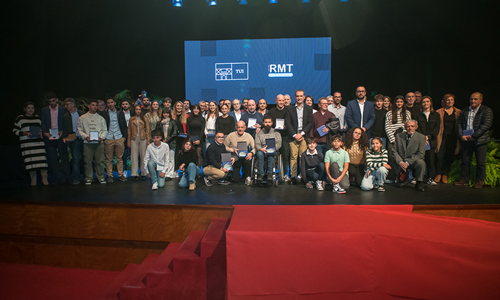 Cristina Soutelo, María León e Pedro Vázquez recibiron onte o Premio Deportista Tudense