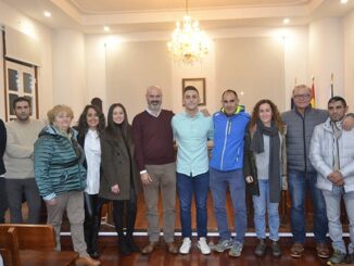 O Concello de Bueu recoñece ao veciño David Gómez polo seu labor internacional como adestrador de fútbol