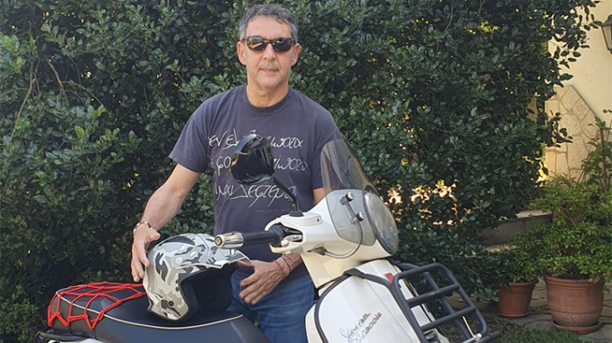 O veciño de Ponteareas Xabier Gómez inicia a aventura de percorrer boa parte de Europa nunha moto vespa