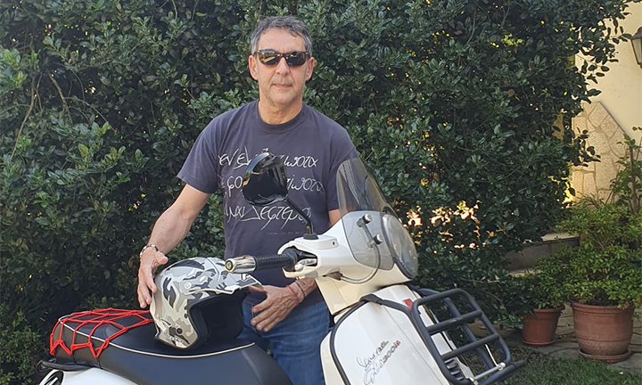 O veciño de Ponteareas Xabier Gómez inicia a aventura de percorrer boa parte de Europa nunha moto vespa