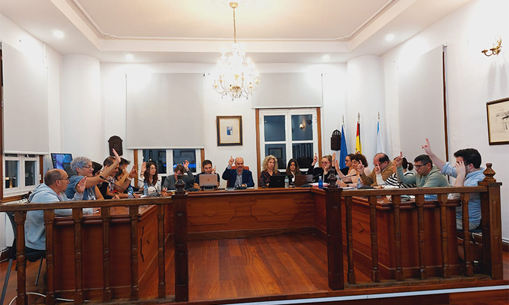 O pleno de Bueu aproba por unanimidade solicitar a unificación dos cursos de infantil de a pedra cos de primaria