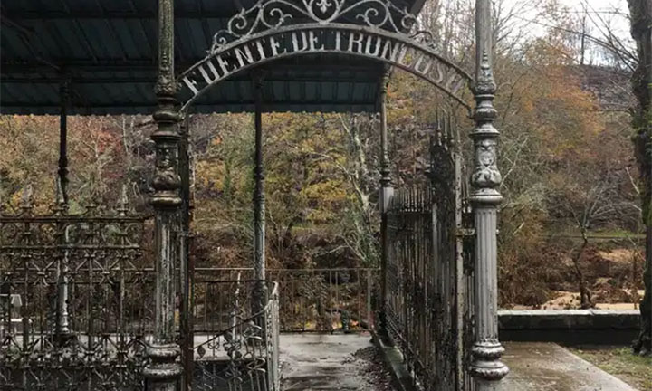 O pleno de Mondariz-Balneario acorda reclamar á xunta a rehabilitacion integral da fonte de Troncoso, co voto en contra do PP local
