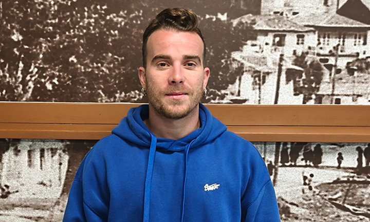 O dianteiro do Cesantes, David Álvarez entra na historia do fútbol mundial