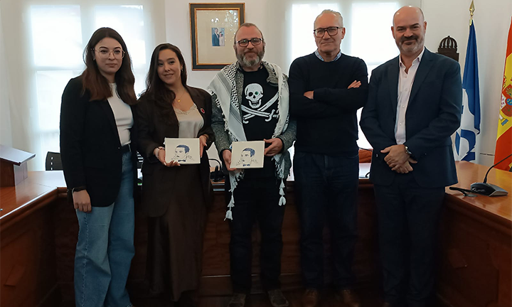 O Concello de Bueu entregou os premios Johan Carballeira a Cláudia Morán e Eugenio Outeiro Lojo