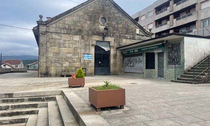 Alternativa por Mondariz denuncia o abandono da praza de abastos e esixe a adxudicación dos postos pechados