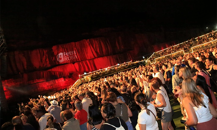 O festival Petra Rosa consolídase cun éxito rotundo na súa primeira edición nas canteiras do Porriño