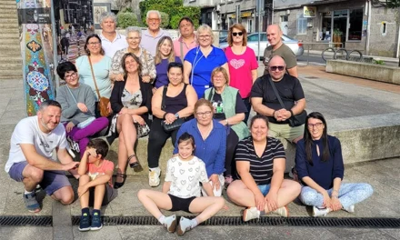 O colectivo Voces nas Mans faise escoitar en Ponteareas
