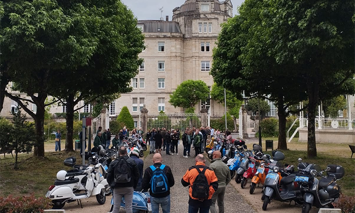O Vespa clube de Guimarães visita Mondariz Balneario