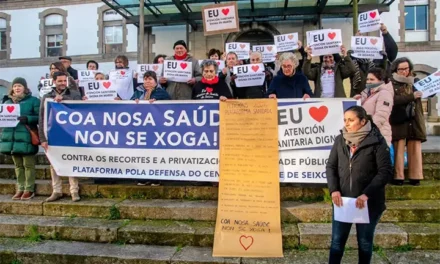 Iria Aboi, voceira da Plataforma en Defensa do Centro de Saúde de Seixo e Marín